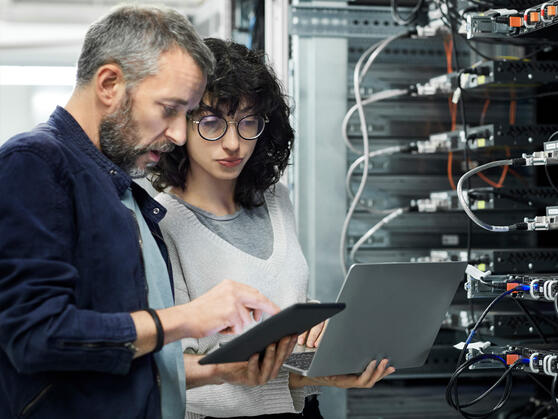 在学习期间作为勤工俭学生获得实际工作经验。