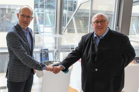 欧洲报业协会秘书长 Carsten Karcher 博士和 JRS 分部经理 Horst Erdlen